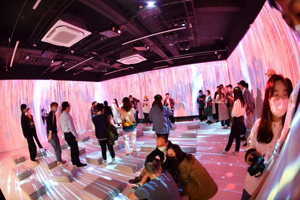 “刚来就谈成了合作!”借力香港国际影视展重庆影视加速“出海”(图1)