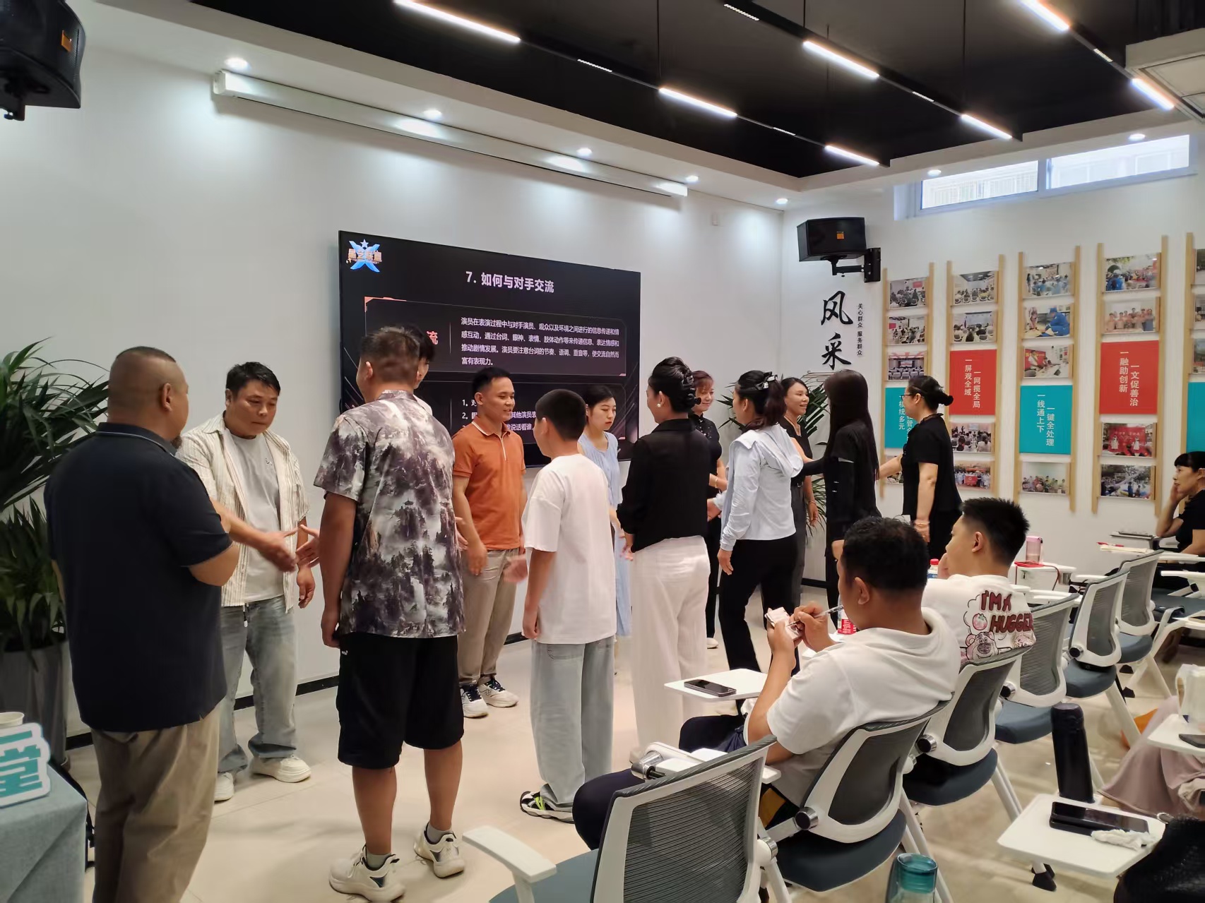 《魔域》317品牌日联动浏阳短剧《烟花里的魔影》引爆跨次元狂欢(图1)