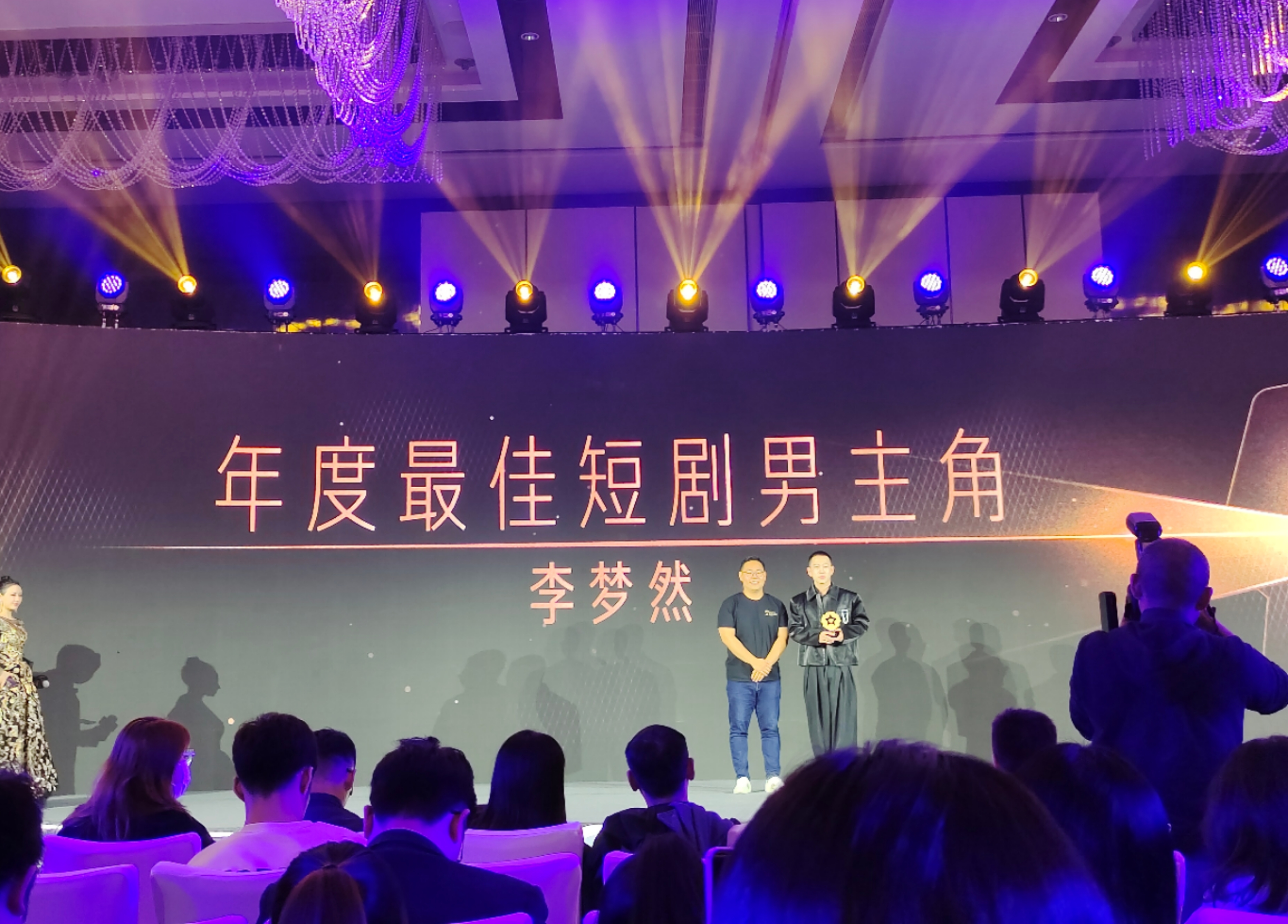 中文在线AI短剧上线超级IP孵化新模式引关注!(图1)