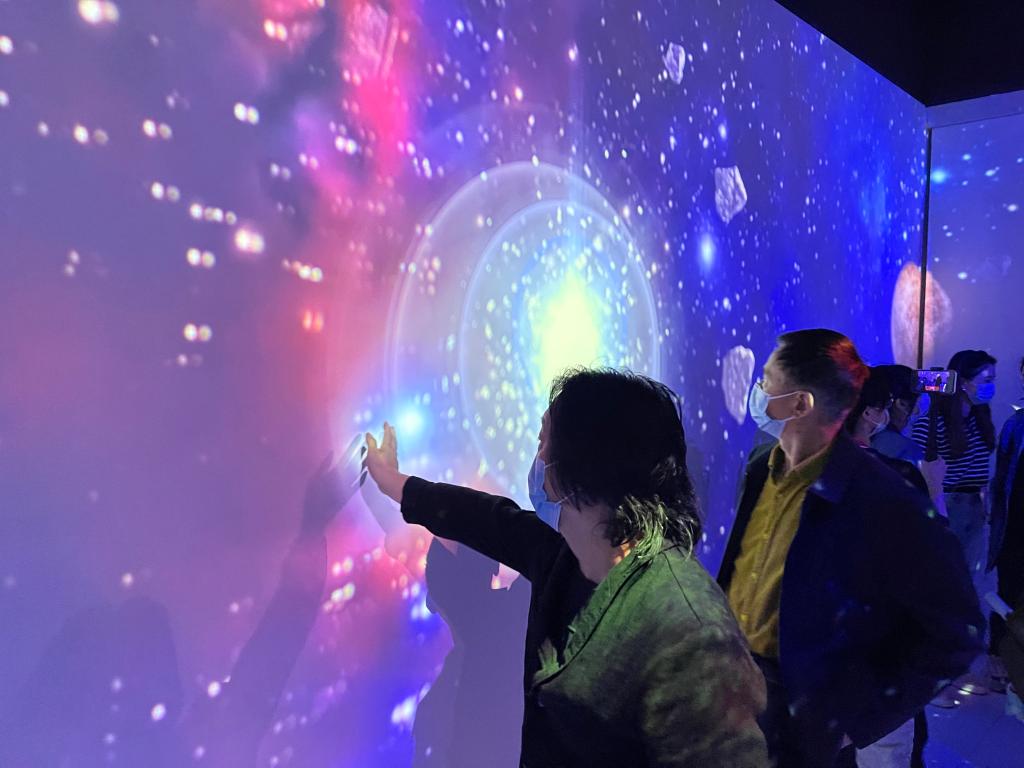 2024互动影游发展报告《完蛋》开启新纪元(图1)